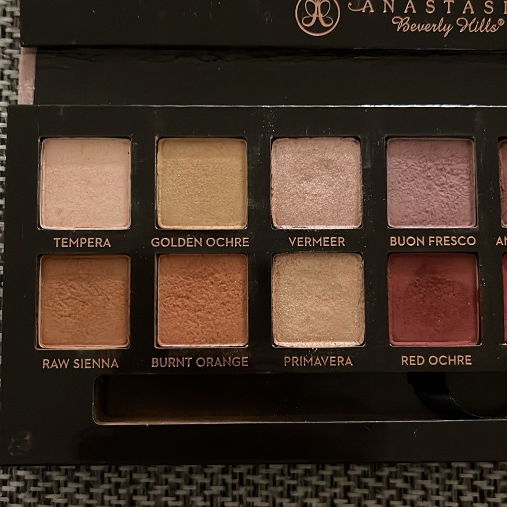 Anastasia Beverly Hills Modern Renaissance Eyeshadow Palette - Picture 3 of 4